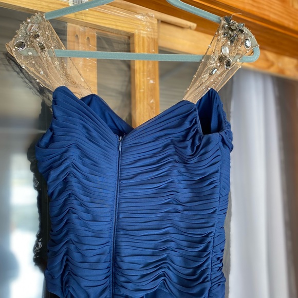 Adrianna Papell live from the red carpet size gown - Picture 9 of 17